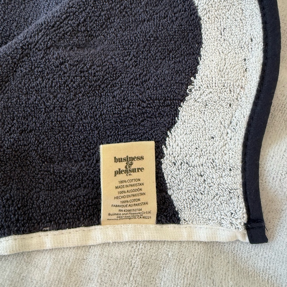 Business & Pleasure Co. Riviera Beach Towel - Picture 5 of 5